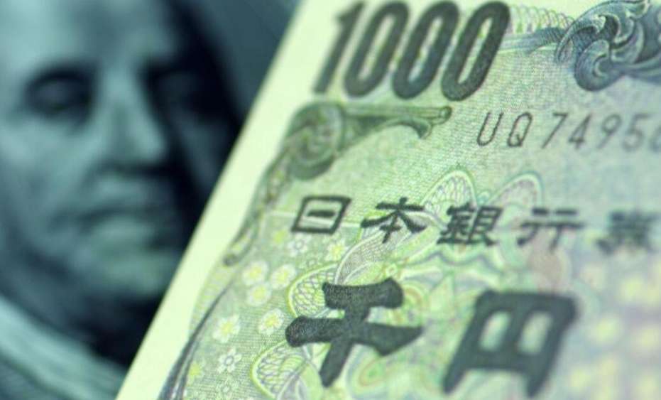 Japan's Economy Faces Dual Challenges